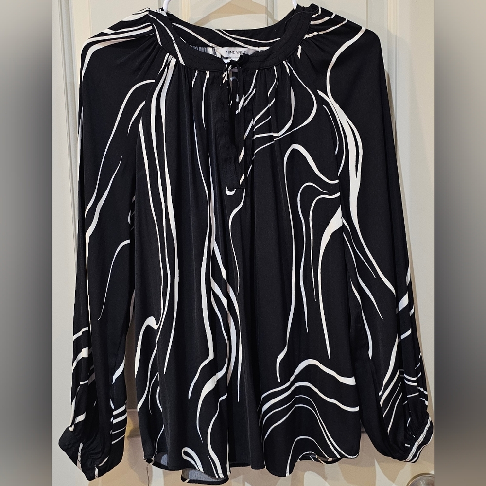 Chic Black and White Blouse